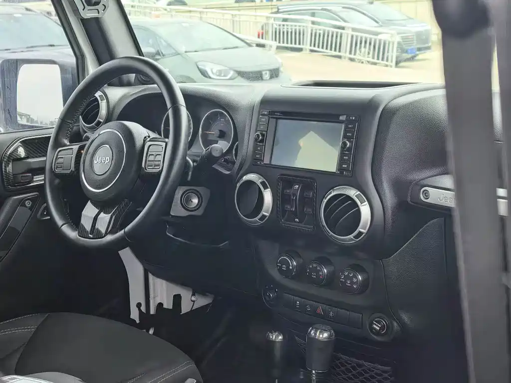 Jeep Wrangler — миниатюра 7