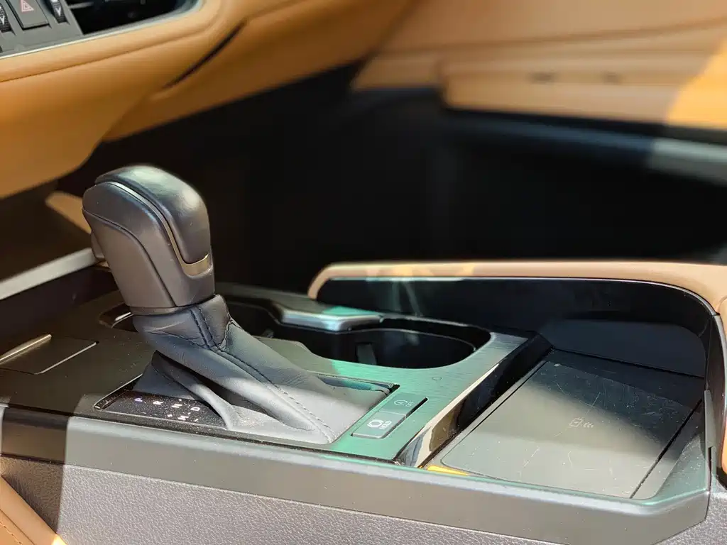 Lexus ES — миниатюра 17