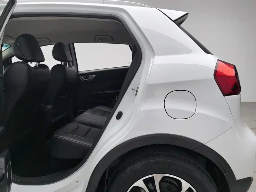 Geely Vision X3 — миниатюра 15