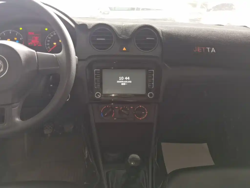 Volkswagen Jetta — миниатюра 13
