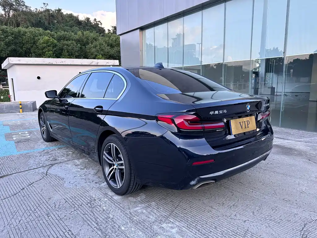BMW 5 Series — миниатюра 7
