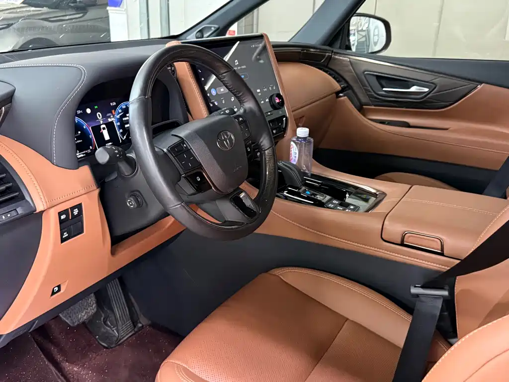 Toyota Alphard — миниатюра 4
