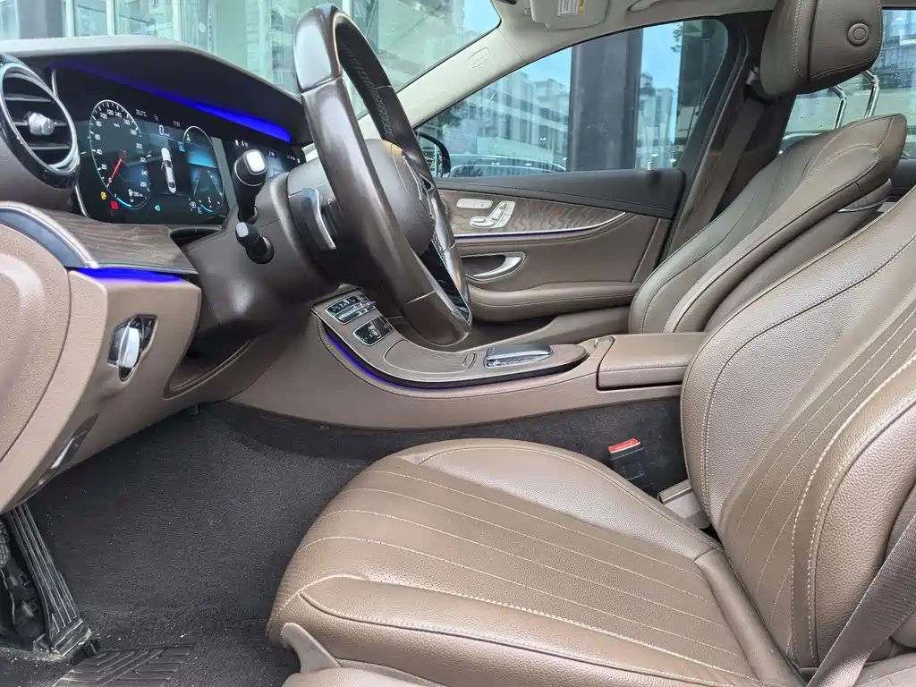 Mercedes-Benz E-Class — миниатюра 9