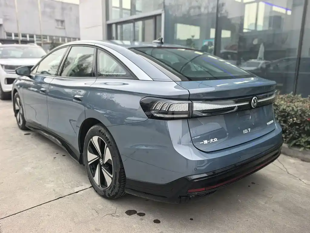 VOLKSWAGEN ID.7 VIZZION