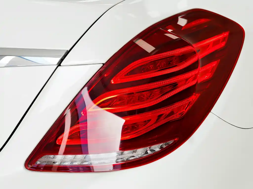 Mercedes-Benz S-Class — миниатюра 7