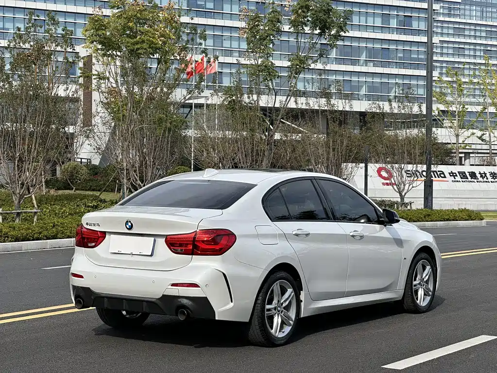 BMW 1 SERIES