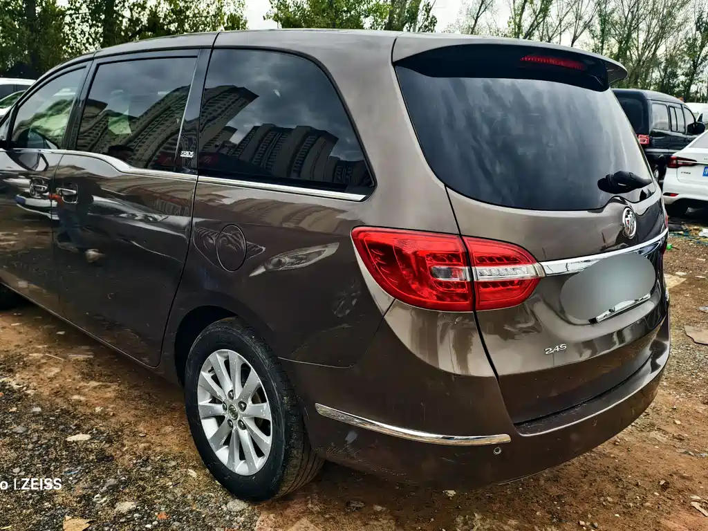Buick GL8 — миниатюра 5