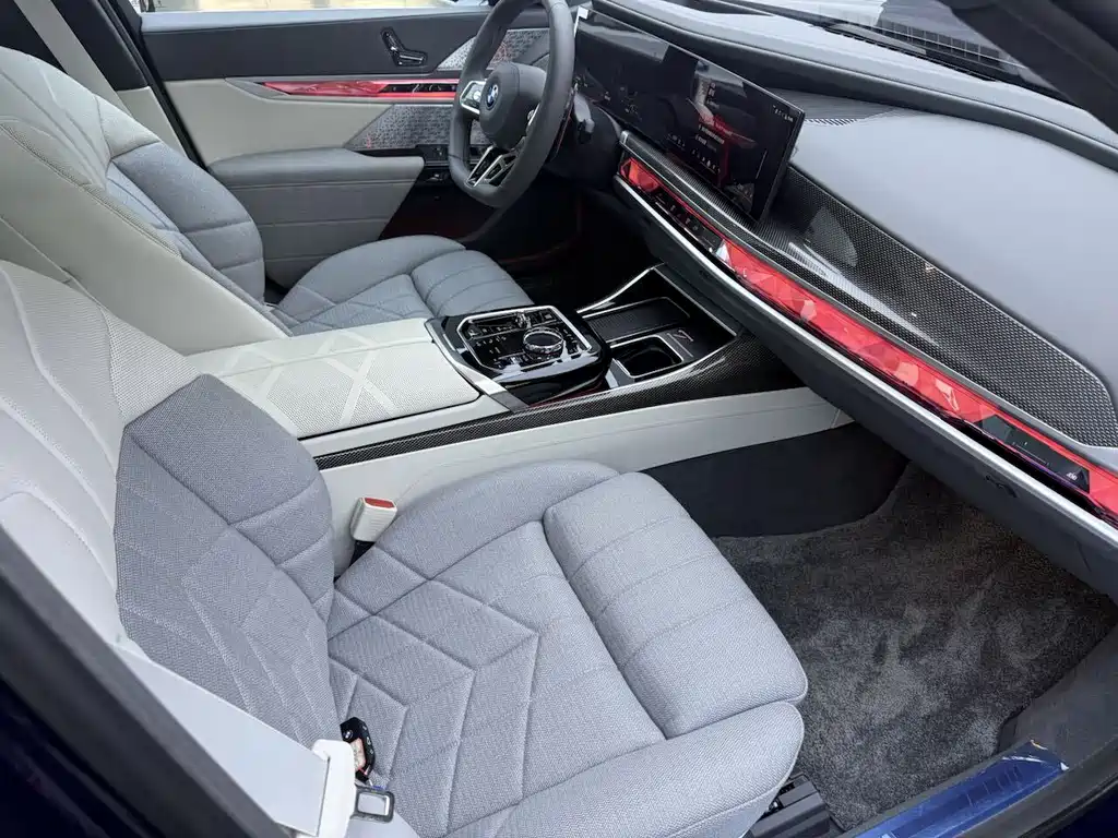 BMW M760Le — миниатюра 17