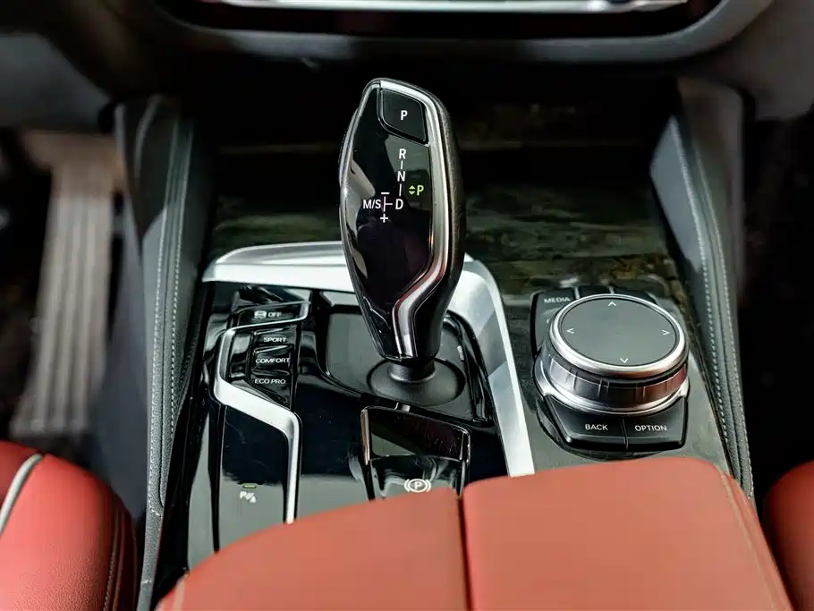 BMW 5 Series — миниатюра 14