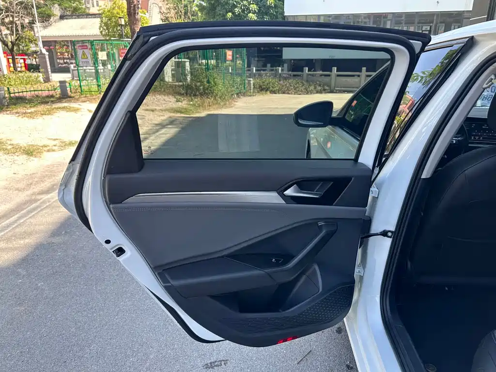 Volkswagen Sagitar — миниатюра 15