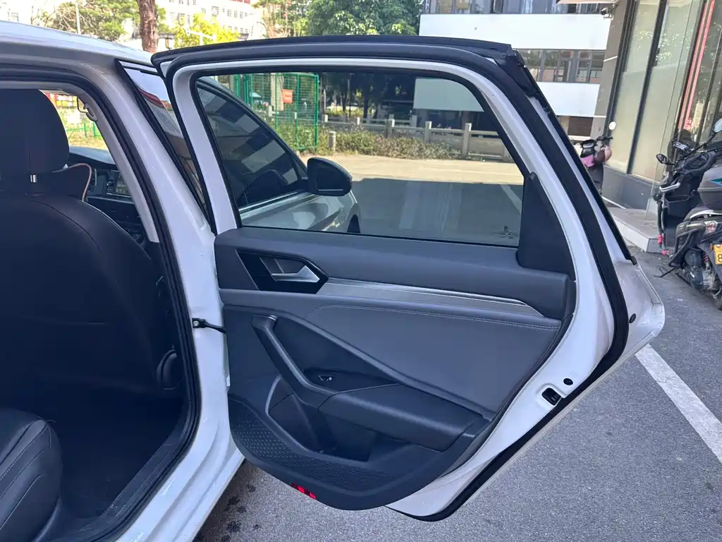 Volkswagen Sagitar — миниатюра 18