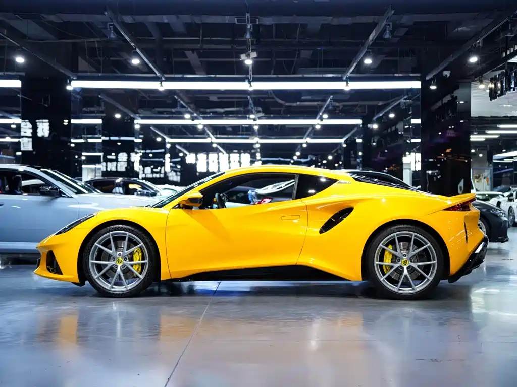 Lotus Emira — миниатюра 4