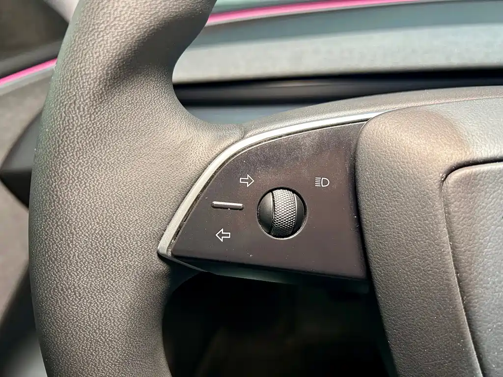 Tesla Model 3 — миниатюра 12
