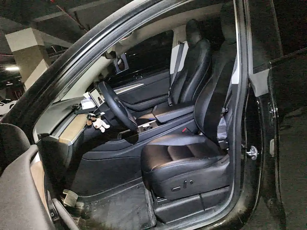 Tesla Model Y — миниатюра 12