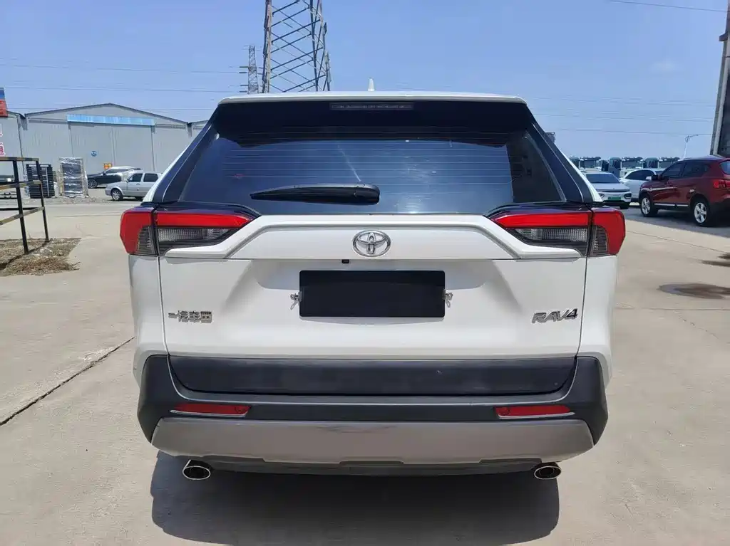 Toyota RAV4 — миниатюра 8