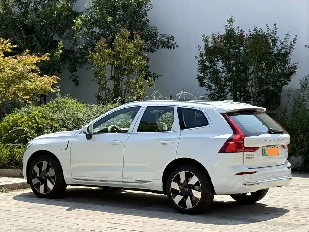 Volvo XC60 PHEV — миниатюра 16