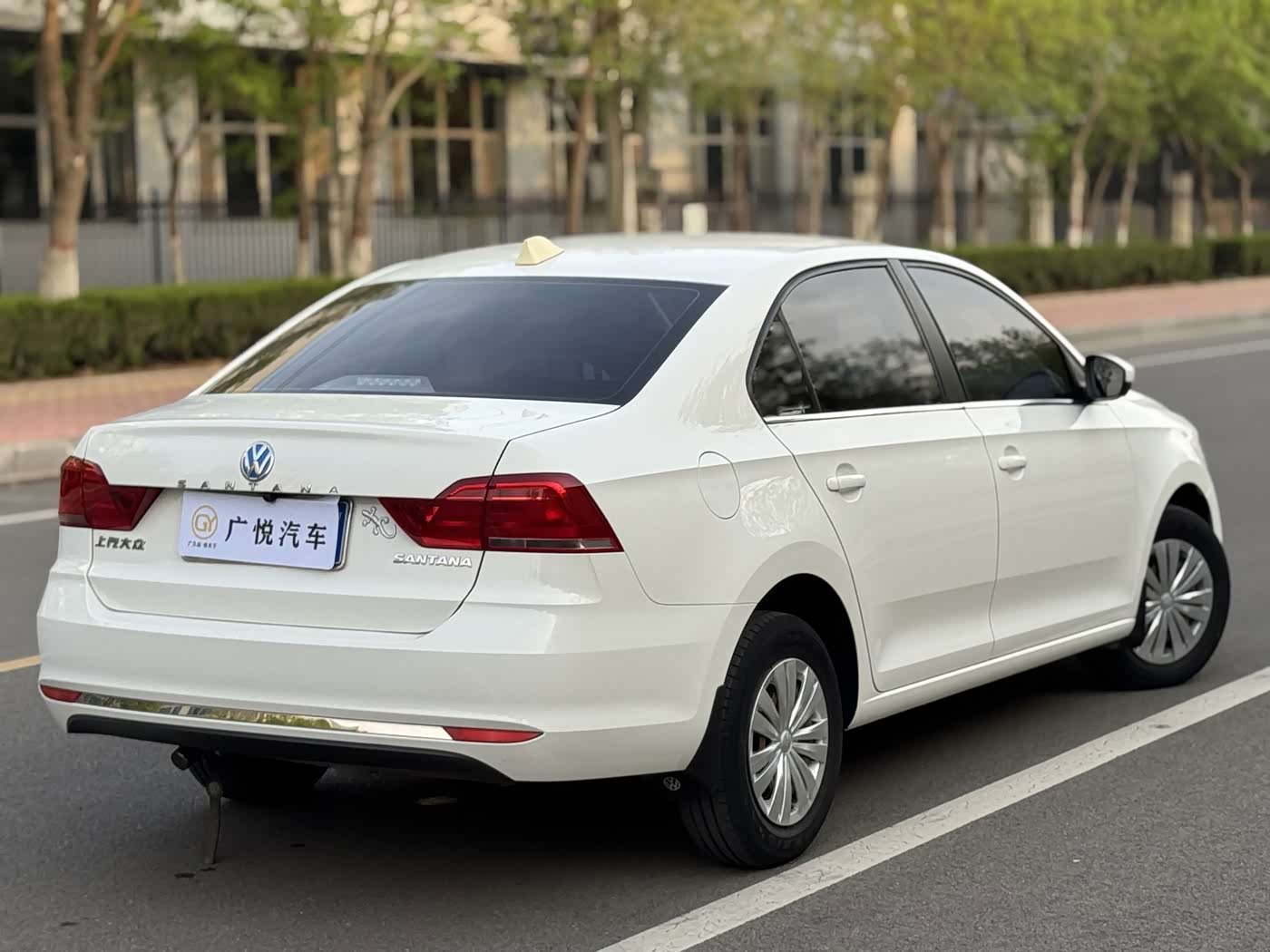 Volkswagen Santana 1.5 л 2022 г. Белый, пробег 30000 км
