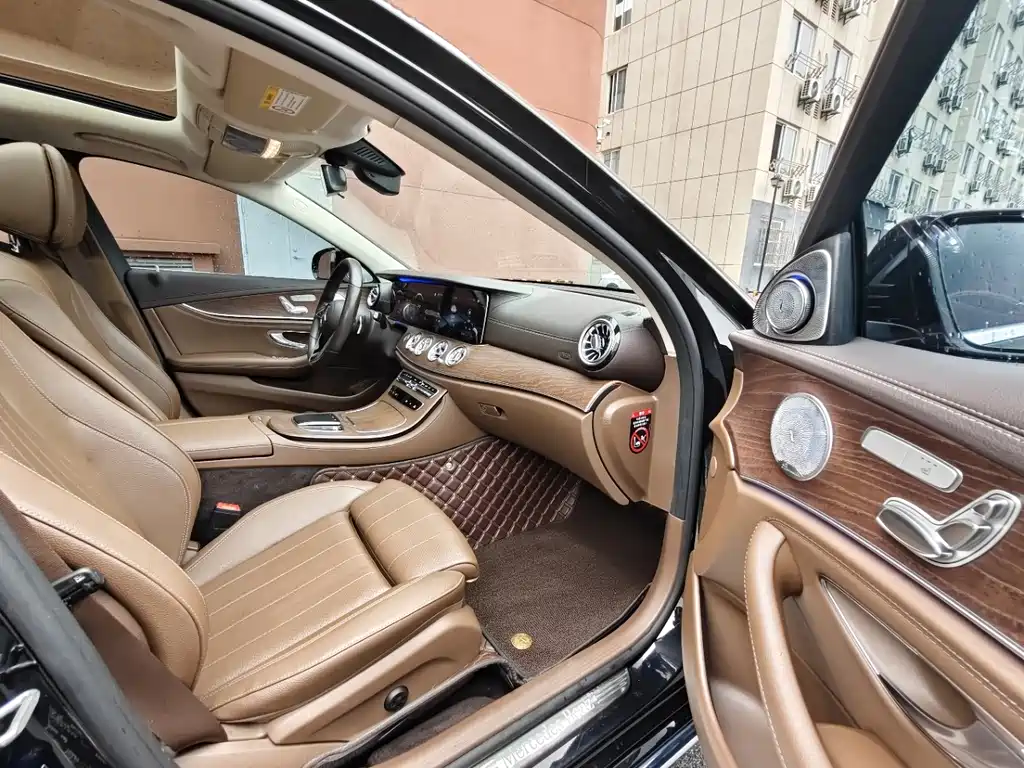 Mercedes-Benz E-Class — миниатюра 4
