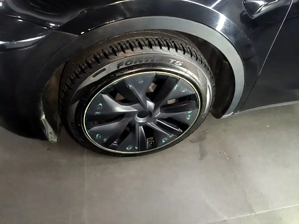 Tesla Model Y — миниатюра 23