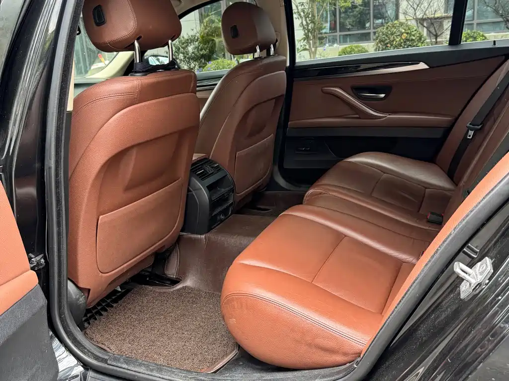 BMW 5 Series — миниатюра 7