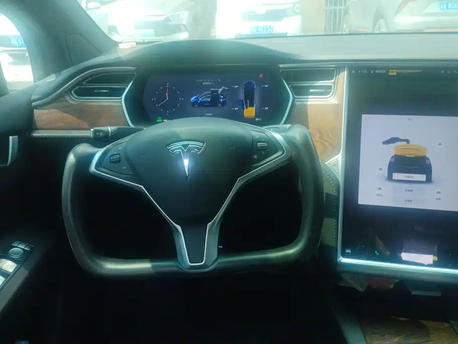 Tesla Model X — миниатюра 15