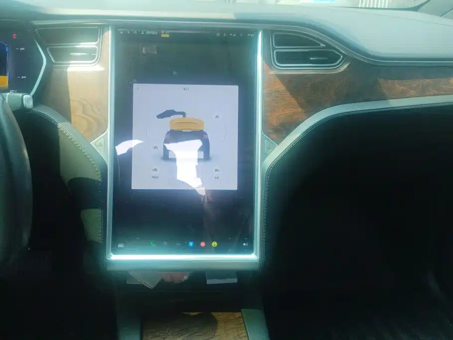 Tesla Model X — миниатюра 13