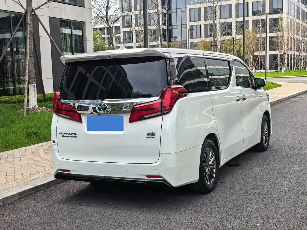 Toyota Alphard — миниатюра 45