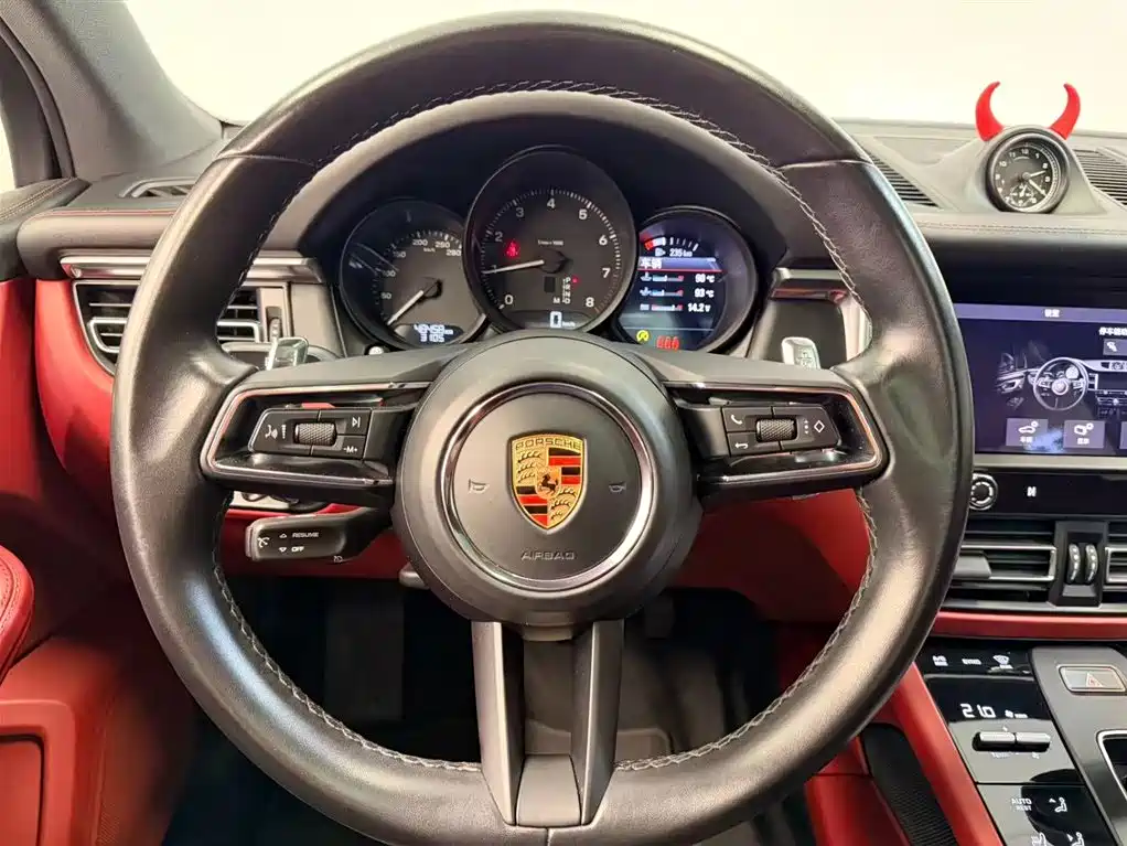 Porsche Macan — миниатюра 16