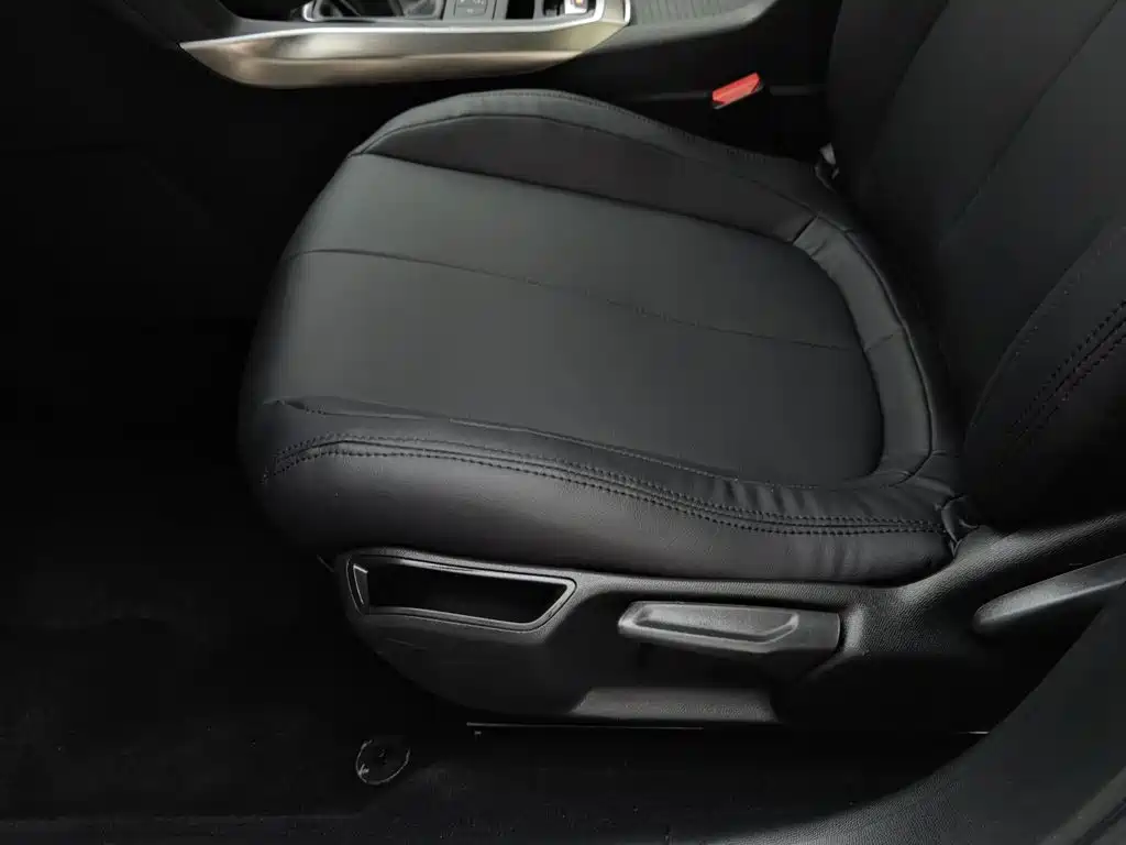 Peugeot 408 — миниатюра 20