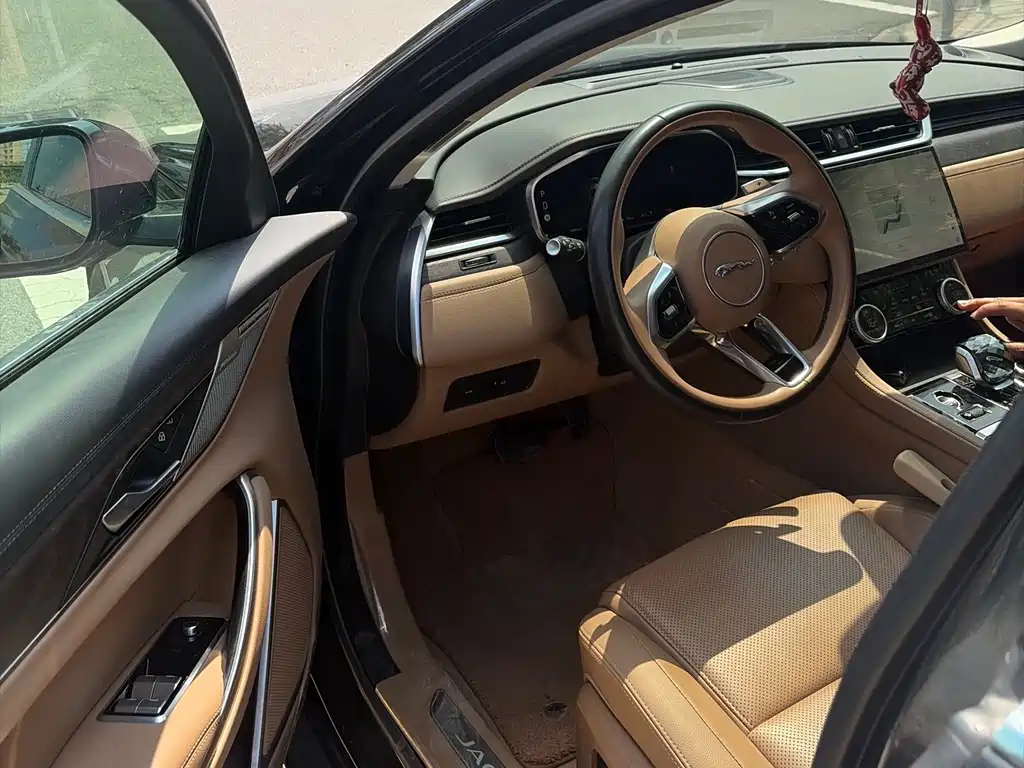 Jaguar XFL — миниатюра 7