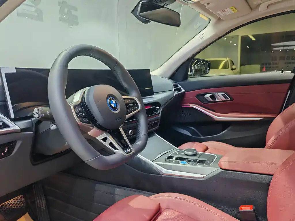 BMW i3 2025 eDrive 35 L