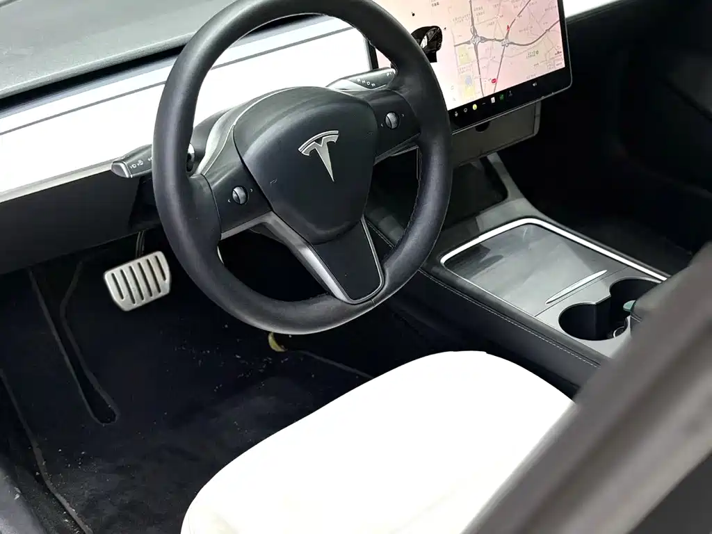 Tesla Model 3 — миниатюра 3