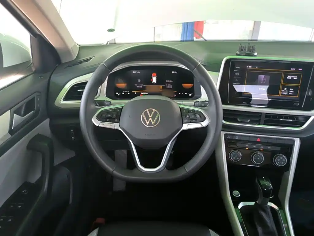 Volkswagen T-Roc — миниатюра 11
