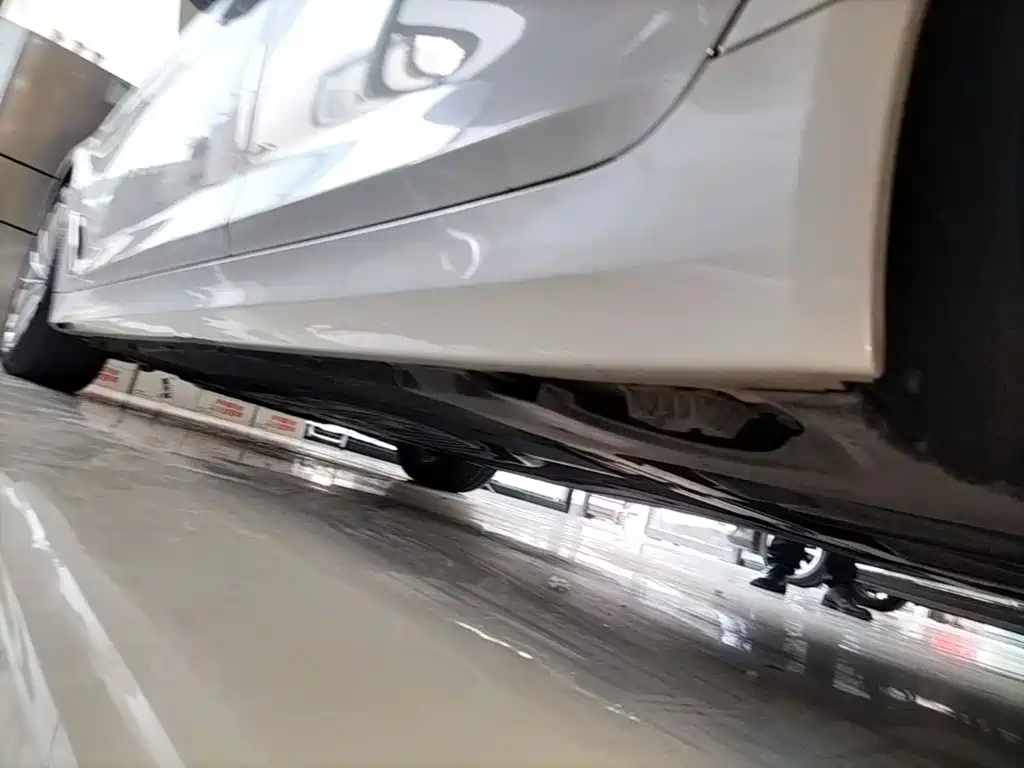 BMW 5 Series — миниатюра 21