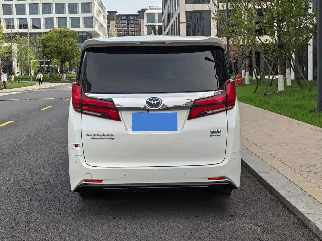 Toyota Alphard — миниатюра 44