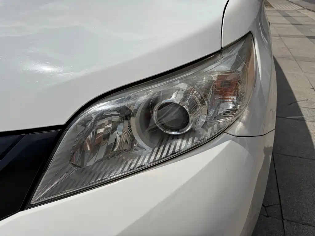 Toyota Sienna — миниатюра 15