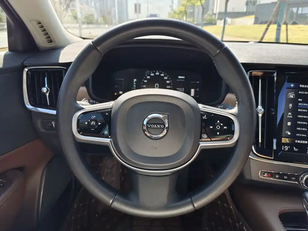 Volvo S90 — миниатюра 5