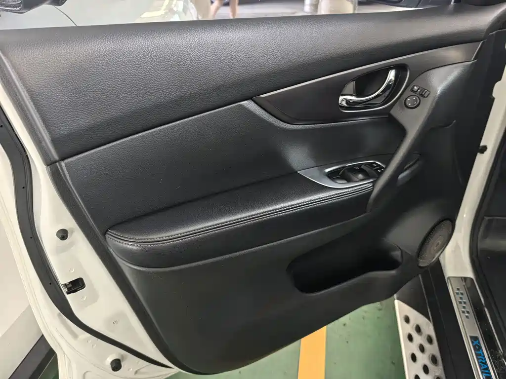 Nissan X-Trail — миниатюра 12