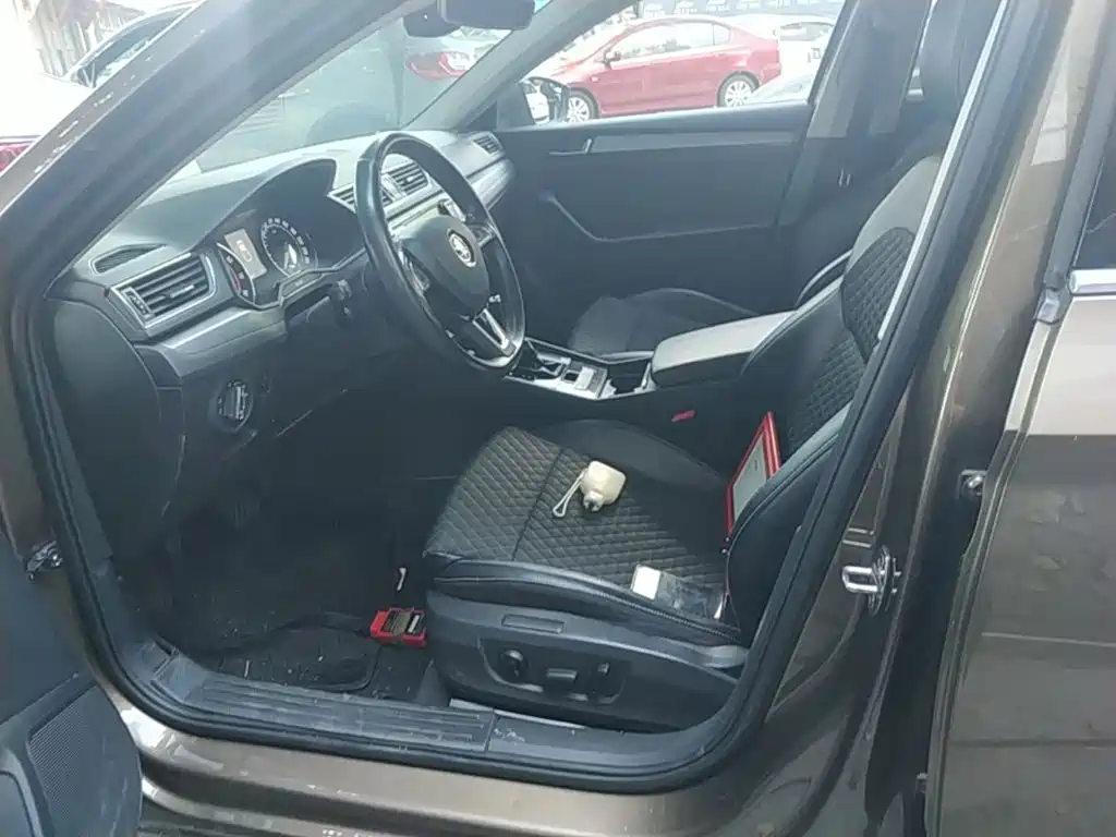 Skoda Superb — миниатюра 15