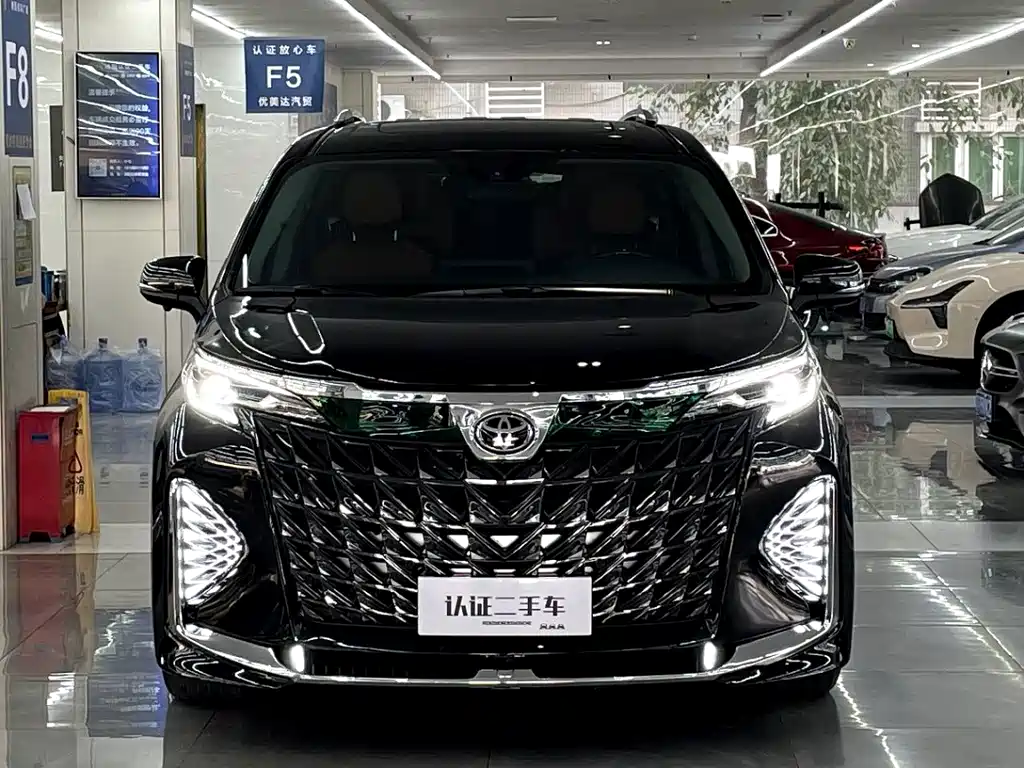Toyota Sienna — миниатюра 2