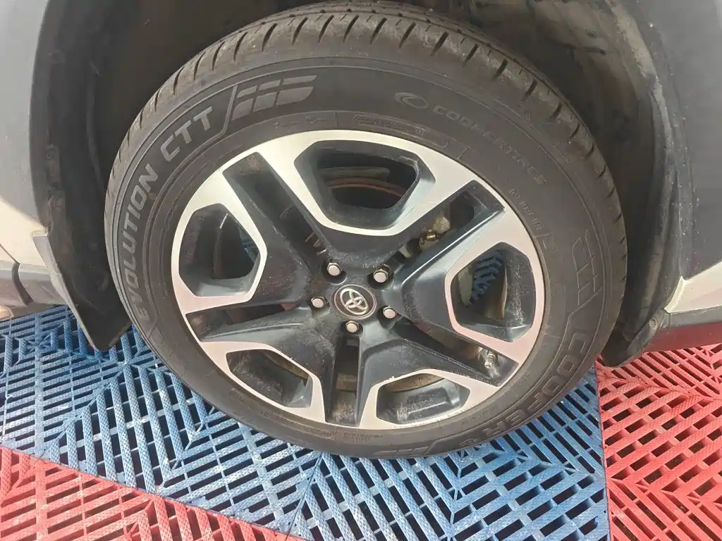 Toyota RAV4 — миниатюра 24
