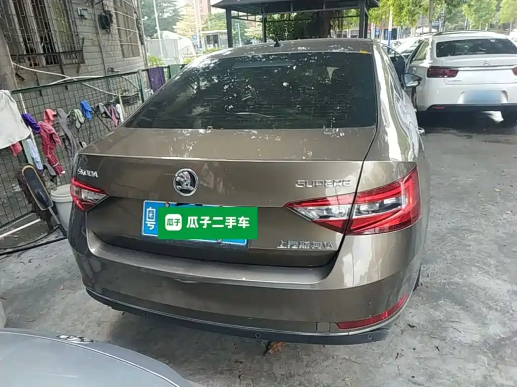 Skoda Superb — миниатюра 6