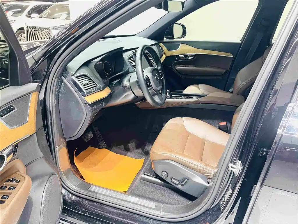 Volvo XC90 — миниатюра 9