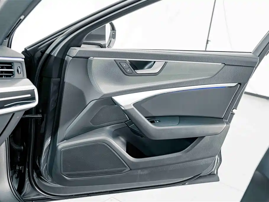 Audi A6L — миниатюра 12