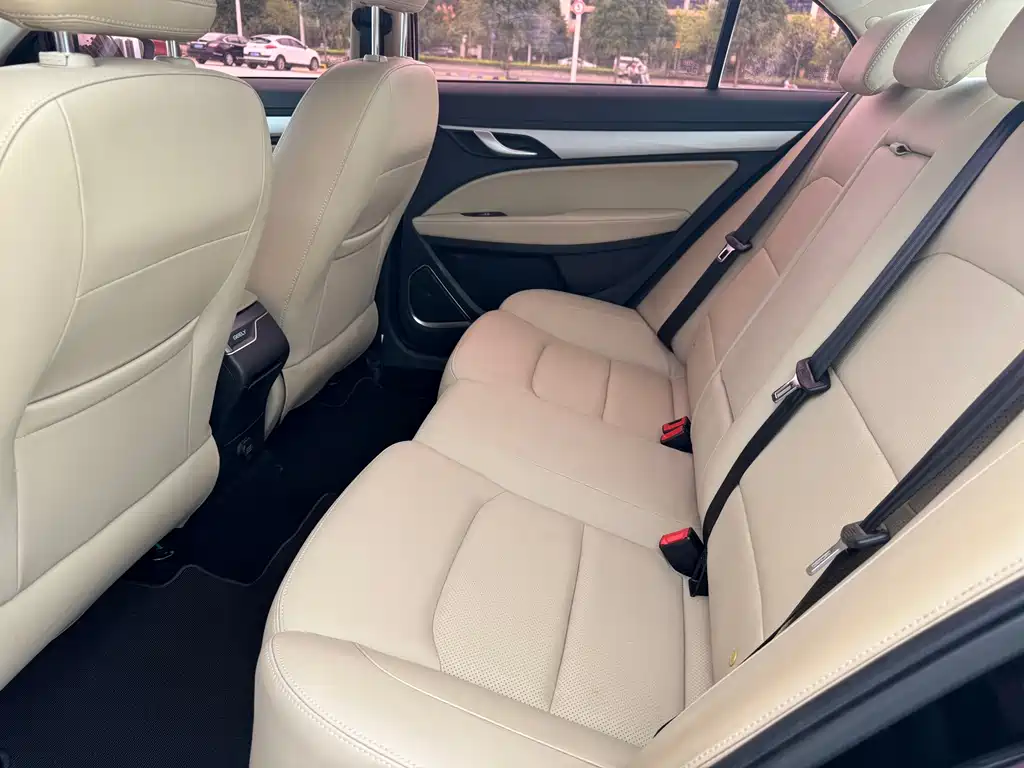 Geely Emgrand — миниатюра 11