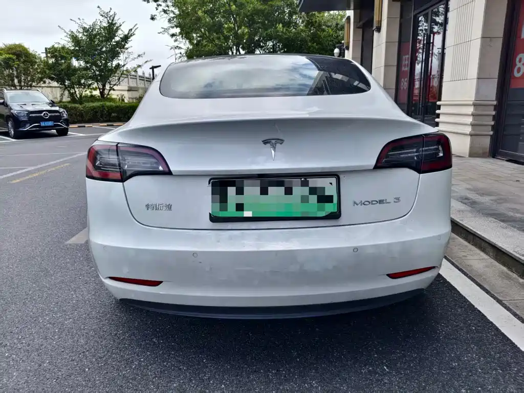 Tesla Model 3 — миниатюра 6