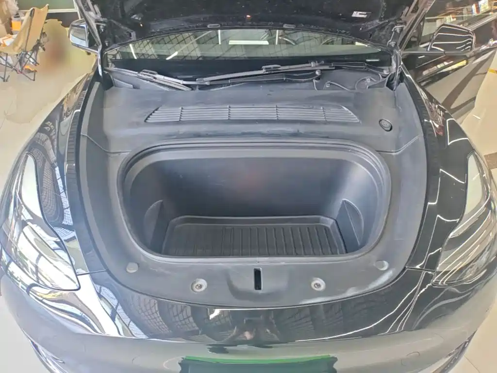 Tesla Model Y — миниатюра 20