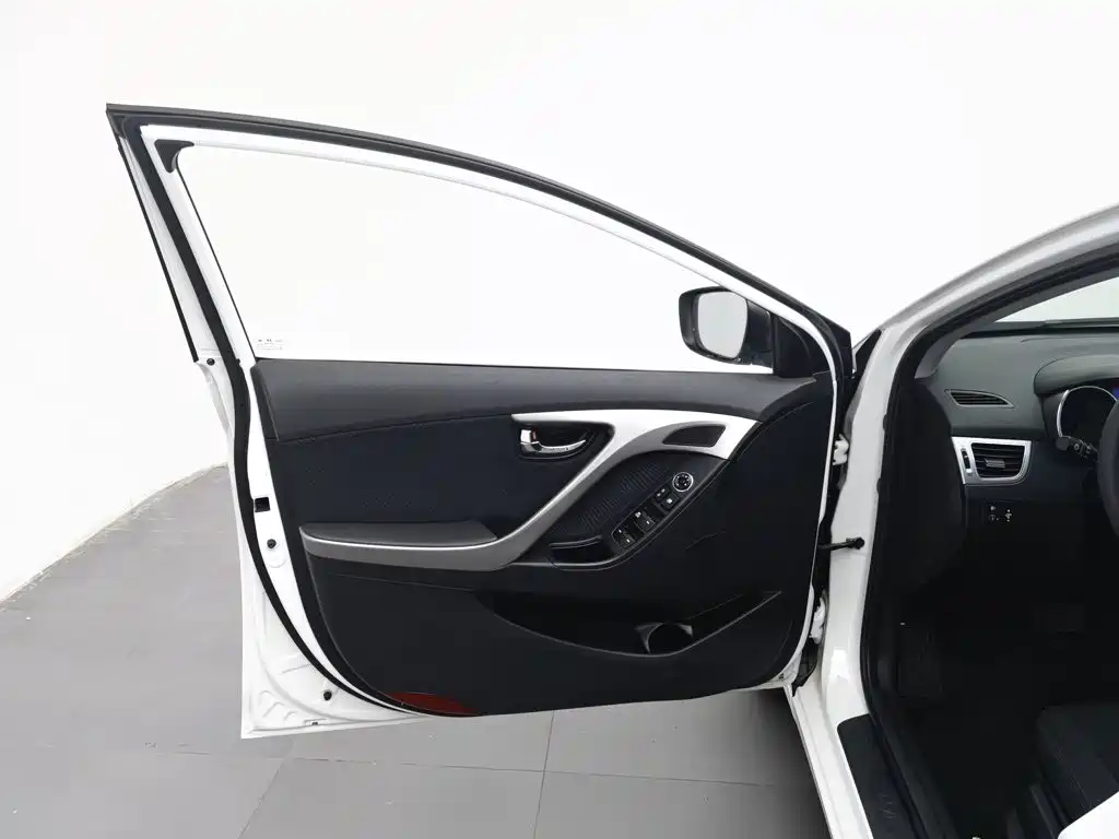 Hyundai Elantra Langdong — миниатюра 8