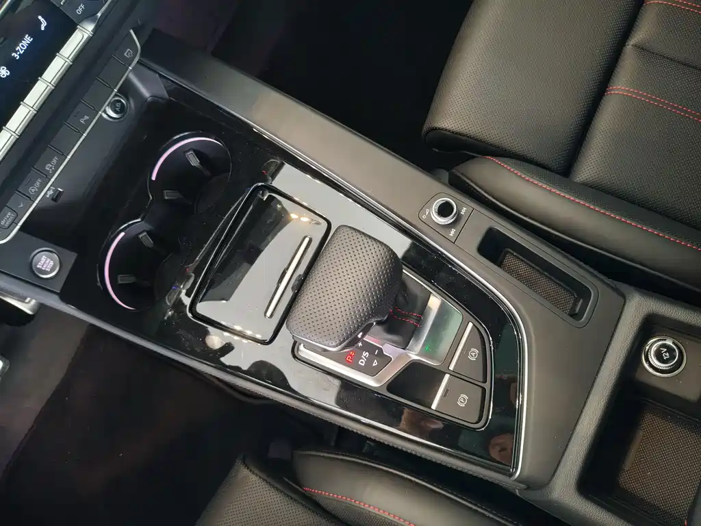 Audi A4L 2025 200 Enjoy 40 TFSI Luxury