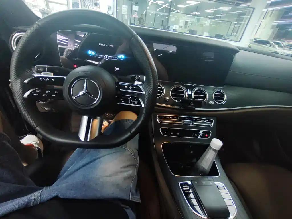 Mercedes-Benz E-Class — миниатюра 7
